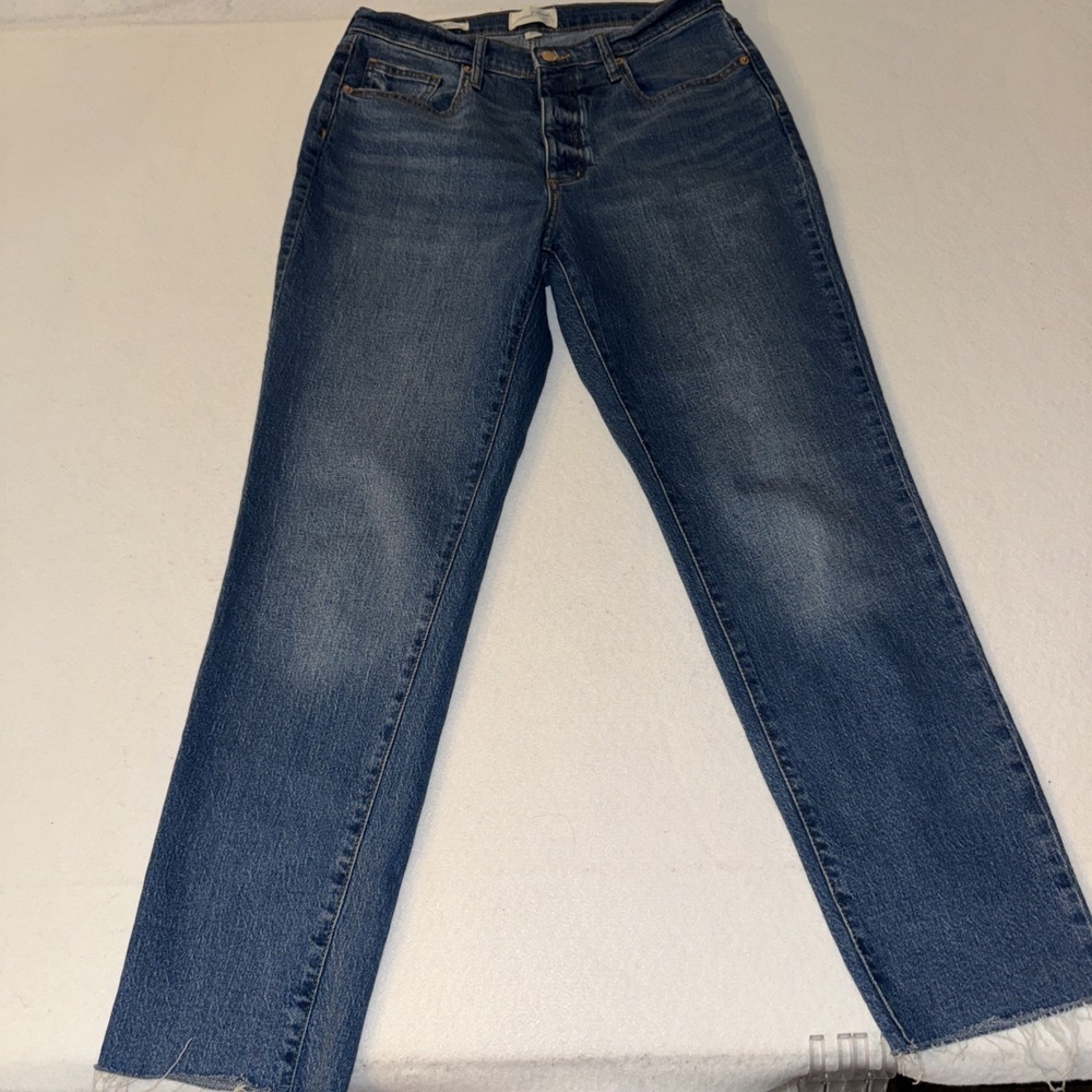 Universal thread Raw Hem Medium Wash /Size 8